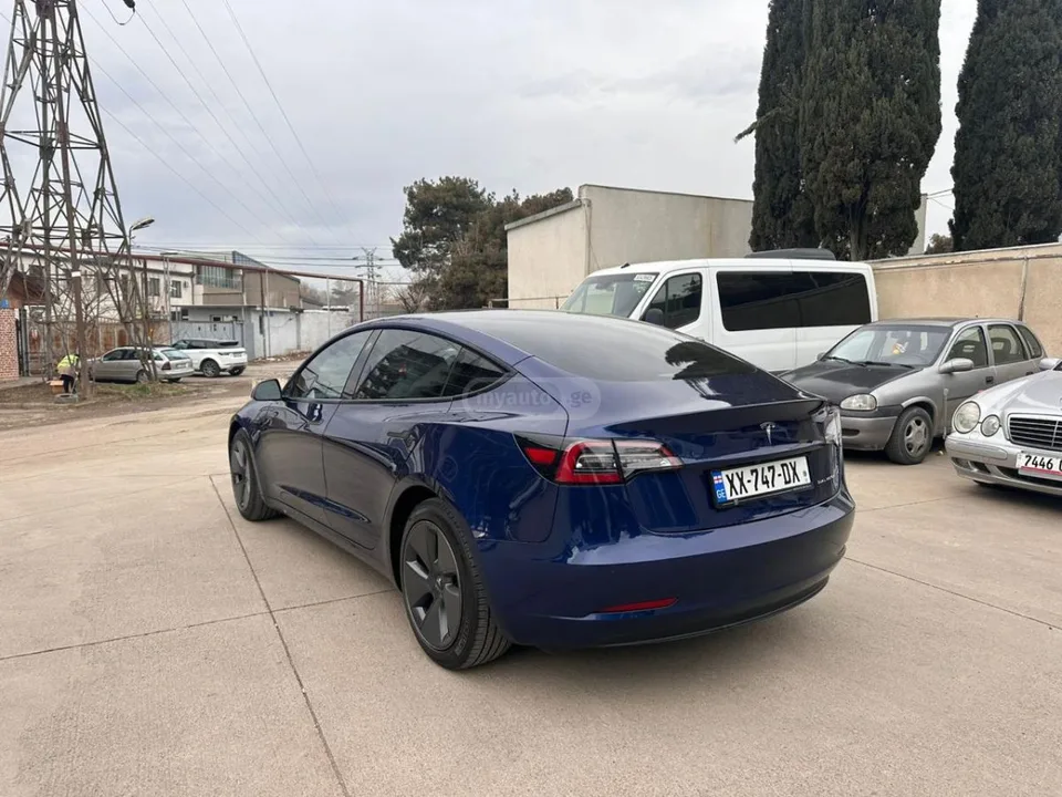 Tesla Model 3 2022 — миниатюра 3