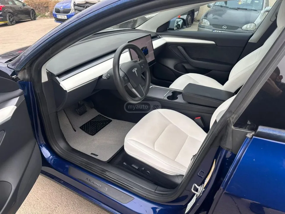 Tesla Model 3 2022 — миниатюра 4