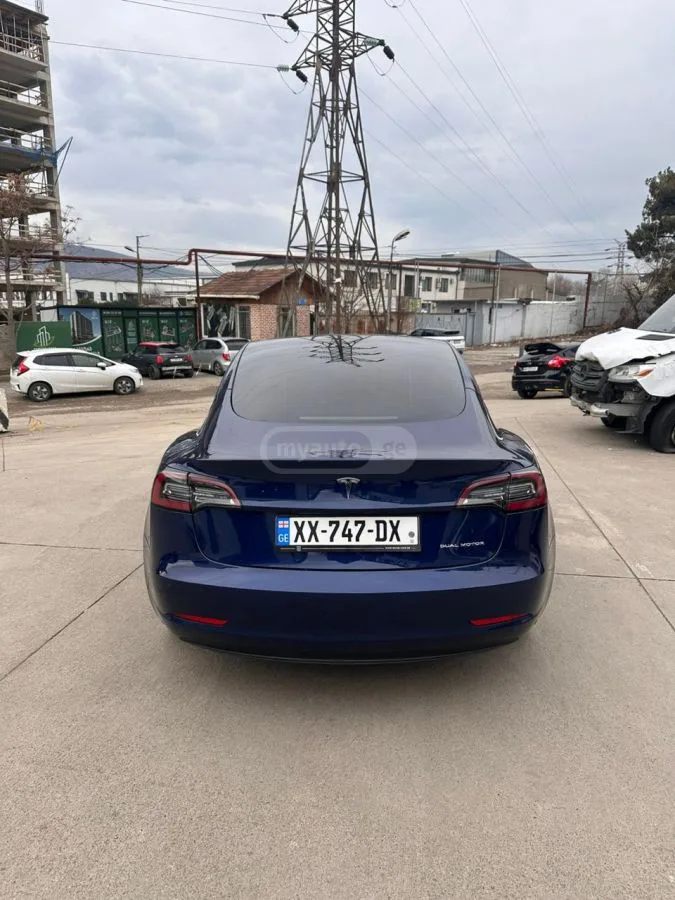 Tesla Model 3 2022 — миниатюра 5
