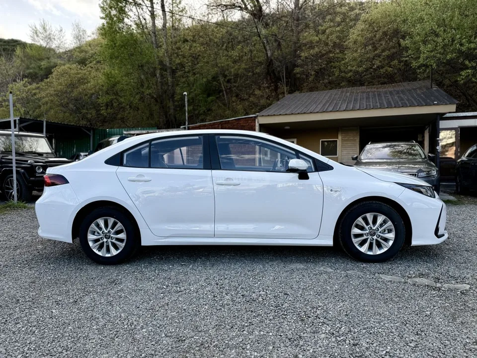 Toyota Corolla Hybrid 2025 — миниатюра 3