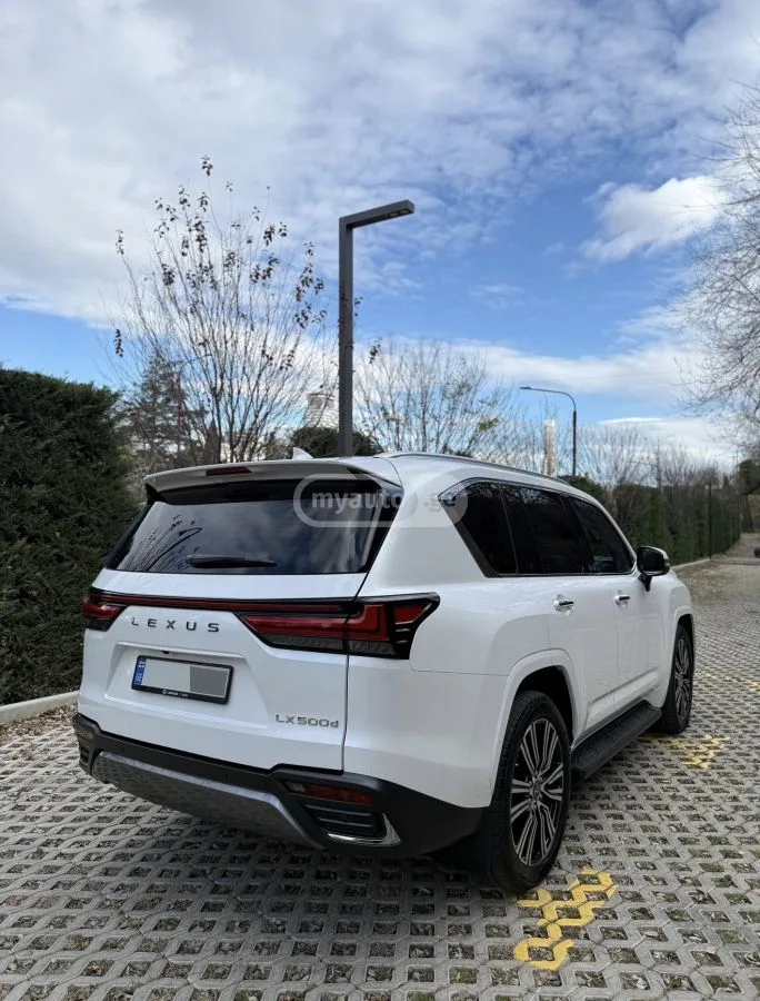 Lexus LX 500 2023 — миниатюра 2