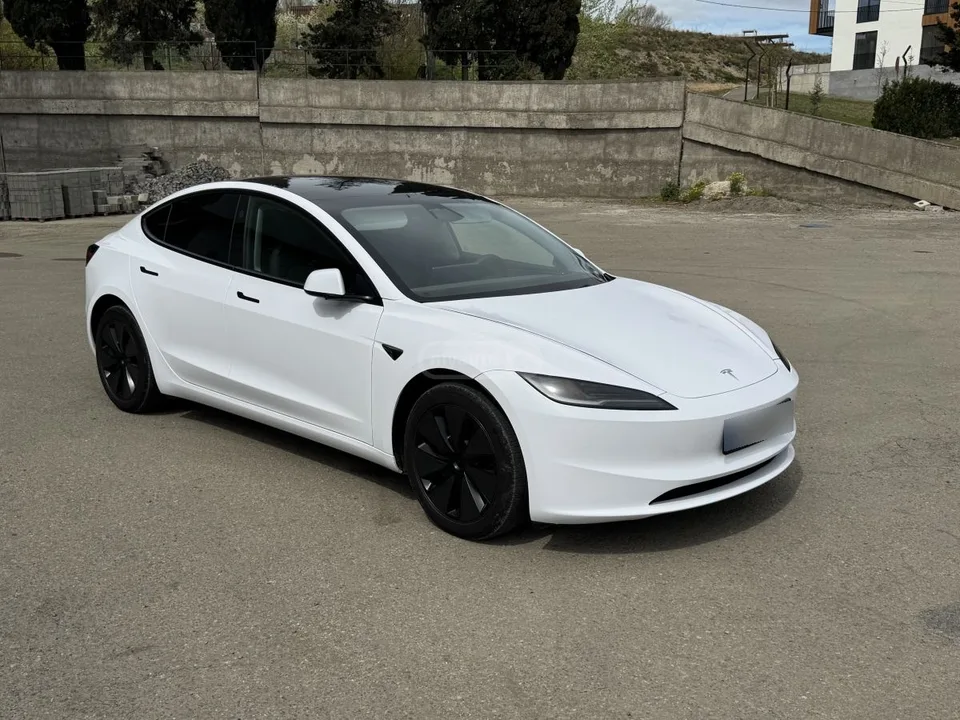 Tesla Model 3 2025 — миниатюра 3