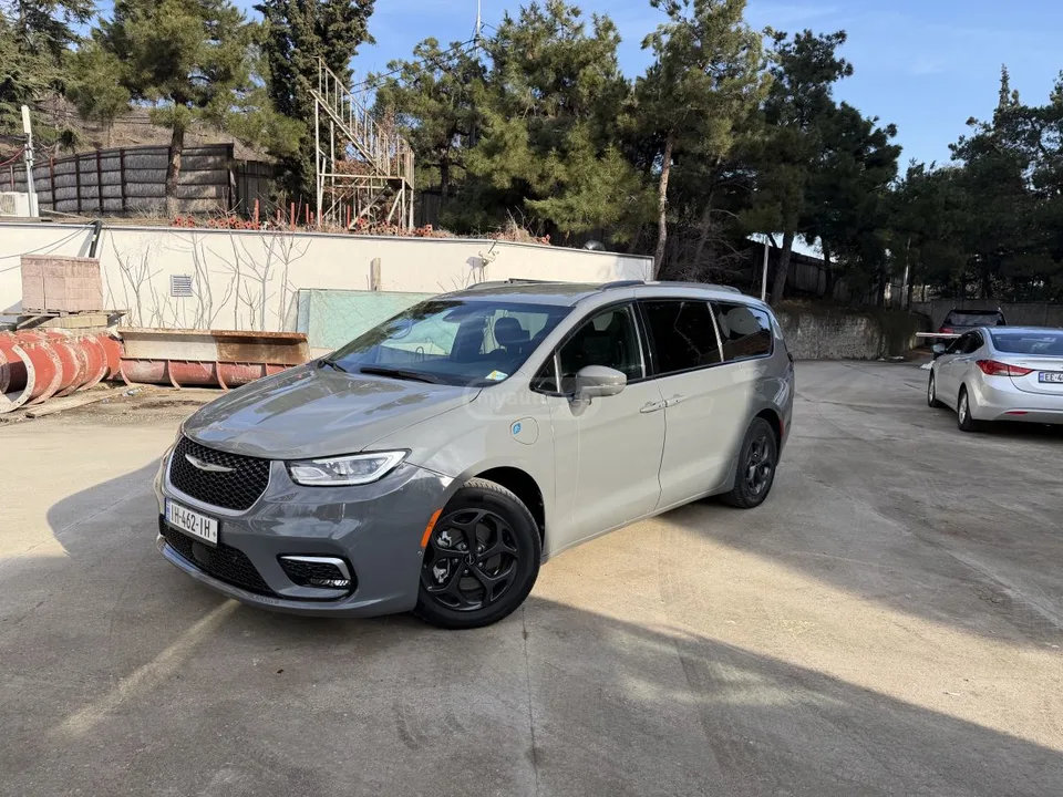 Chrysler Pacifica 2022 — фото 1, купить с доставкой в Москву