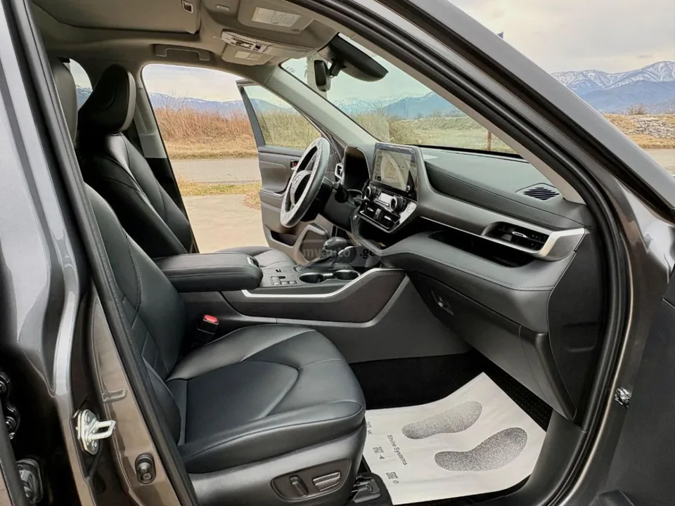 Toyota Highlander XLE 4dr All-Wheel Drive Automa 2023 — миниатюра 3