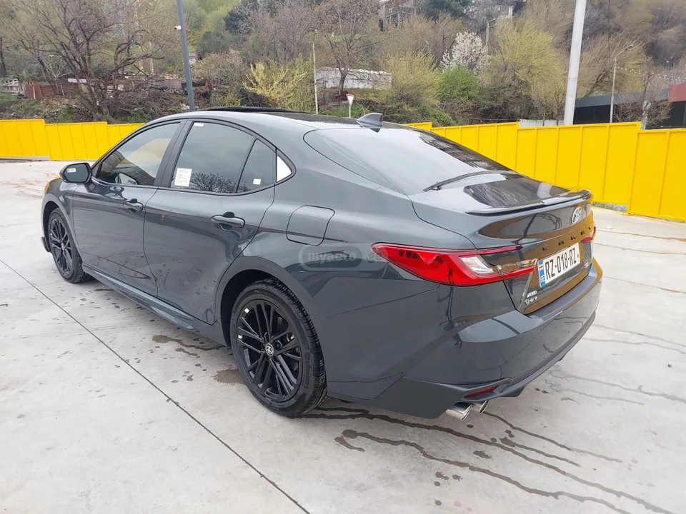 Toyota Camry SE 2024 — фото 1, купить с доставкой в Москву
