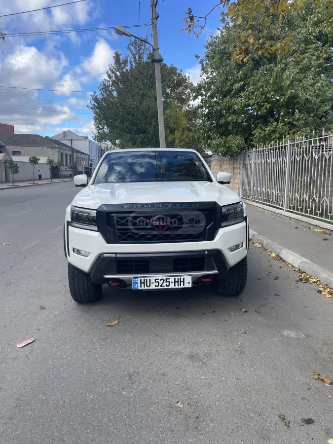 Nissan Frontier PRO-4X 4x4 Crew Cab 5 ft. box 2023 — фото 1, купить с доставкой в Москву