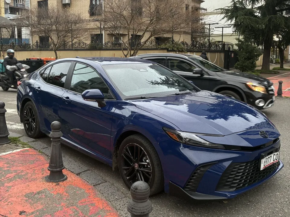 Toyota Camry SE 2025 — миниатюра 2