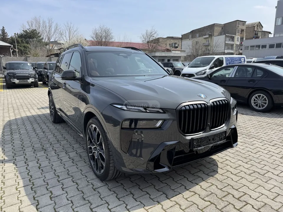 BMW X7 xDrive40i 4dr All Wheel Drive 2024 — фото 1, купить с доставкой в Москву