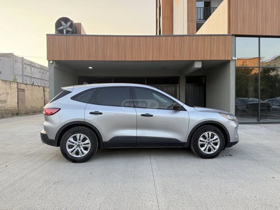 Ford Escape SE 4dr Front-Wheel Drive CVT 2022 — миниатюра 3