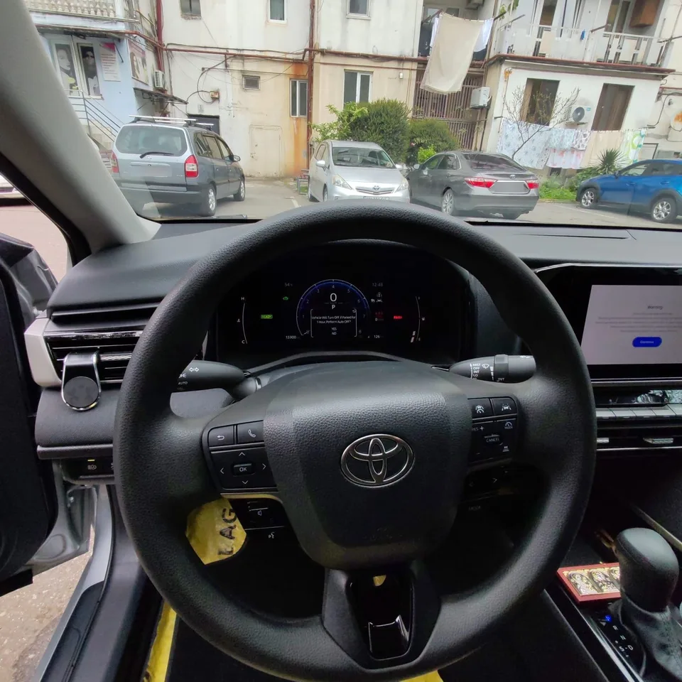 Toyota Camry 2025 — миниатюра 2
