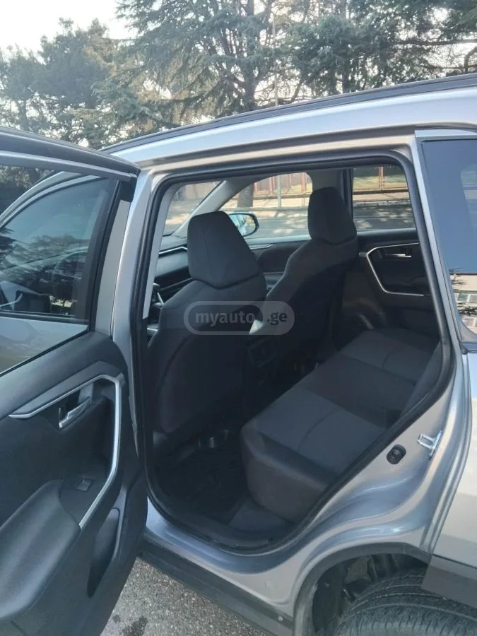 Toyota RAV 4 XLE 2025 — миниатюра 3