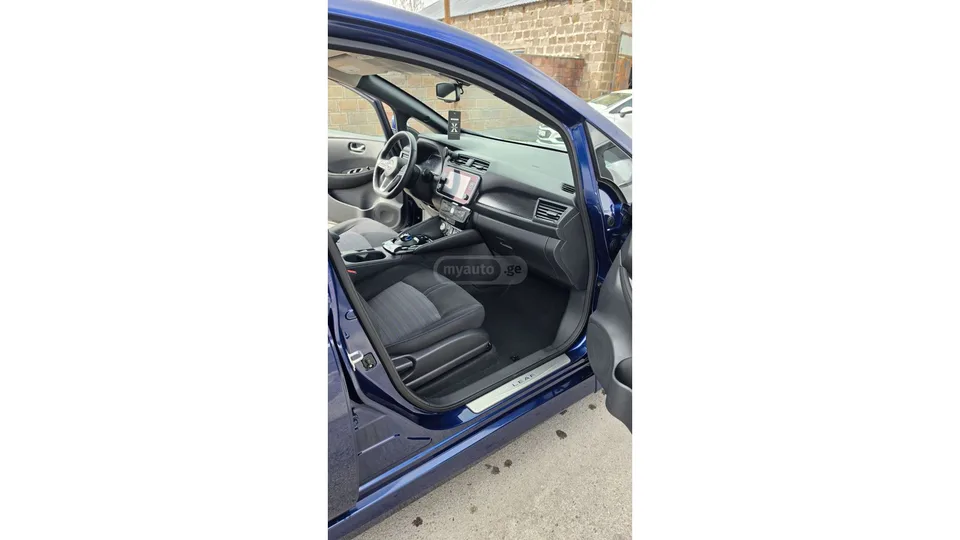 Nissan Leaf SV PLUS 4dr Hatchback Automati 2022 — миниатюра 3