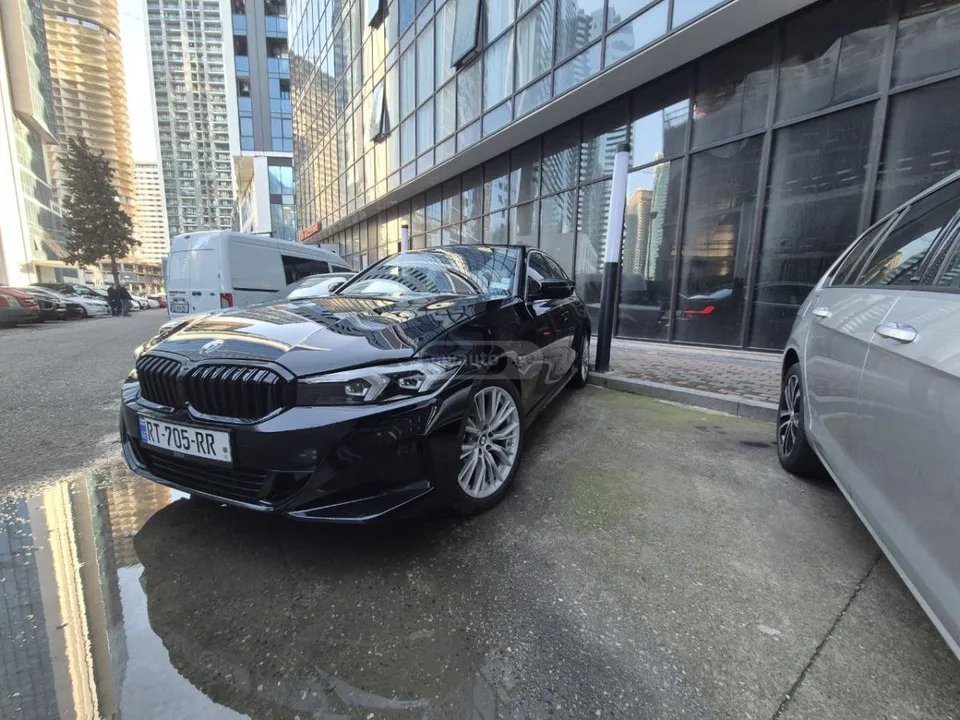 BMW 330 xDrive 4dr All Wheel Drive Sed 2024 — миниатюра 2