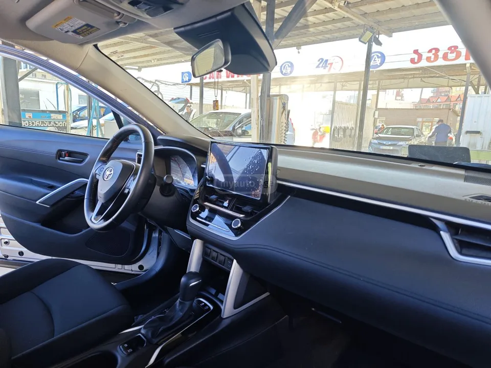 Toyota Corolla cross 4x4 2024 — миниатюра 3