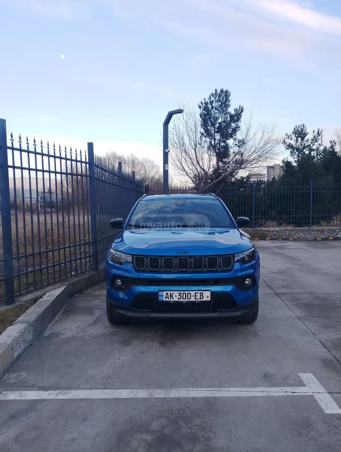 Jeep Compass 2024 — фото 1, купить с доставкой в Москву