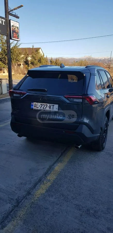 Toyota RAV 4 XLE 4dr All-Wheel Drive Automa 2023 — миниатюра 5