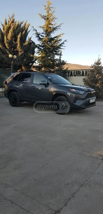 Toyota RAV 4 XLE 4dr All-Wheel Drive Automa 2023 — фото 1, купить с доставкой в Москву