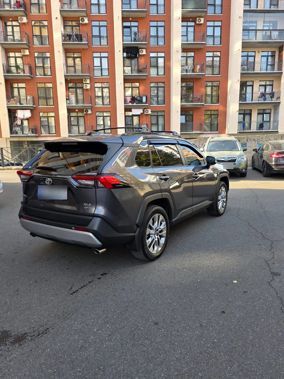 Toyota RAV 4 XLE Premium 4dr All Wheel Driv 2024 — миниатюра 3