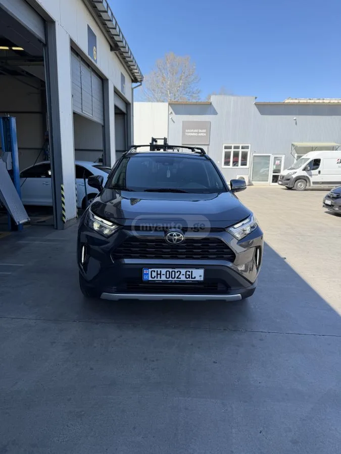 Toyota RAV 4 XLE Premium 4dr All Wheel Driv 2024 — фото 1, купить с доставкой в Москву