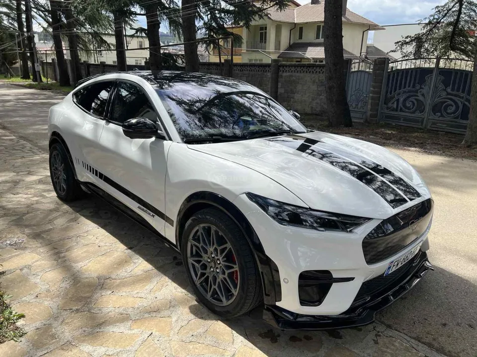 Ford Mustang Mach-E GT 2024 — фото 1, купить с доставкой в Москву