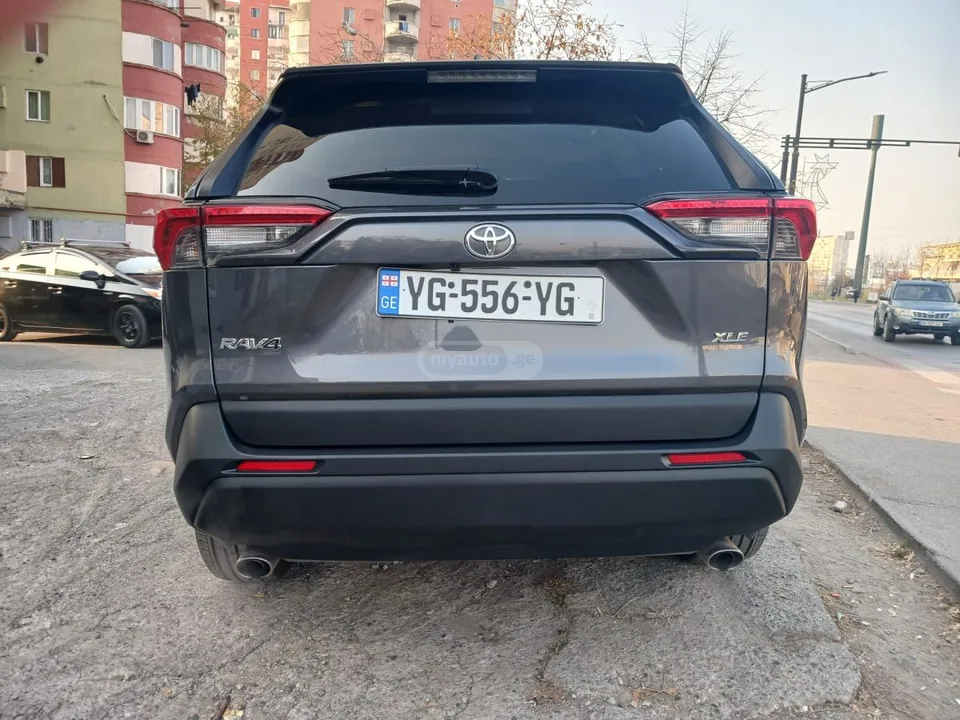Toyota RAV 4 XLE Premium 4dr Front-Wheel Dr 2022 — миниатюра 3