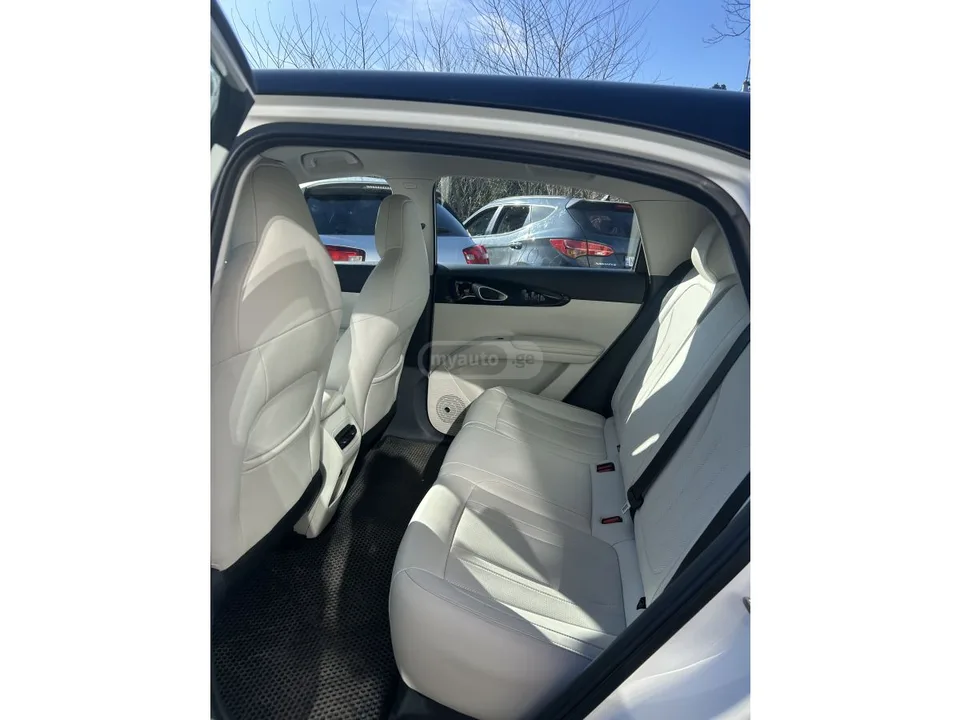 Geely Geometry C 2025 — миниатюра 3