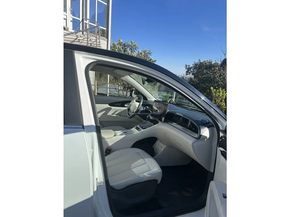 Geely Geometry C 2025 — миниатюра 4