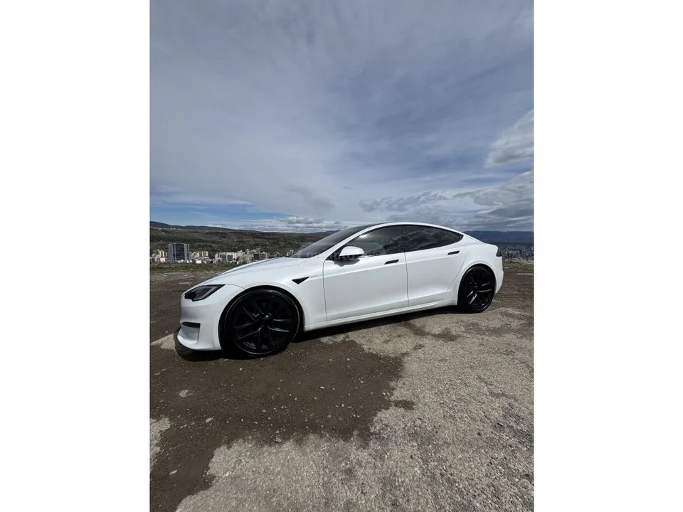Tesla Model S 2022 — миниатюра 3