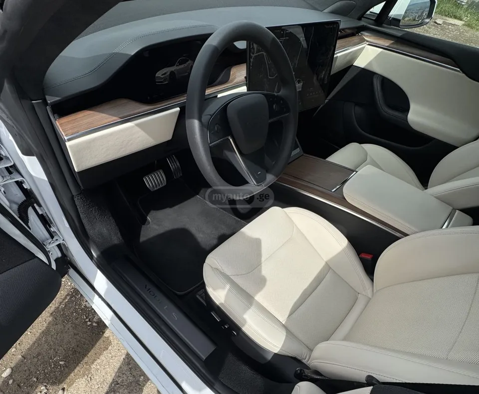 Tesla Model S 2022 — миниатюра 4