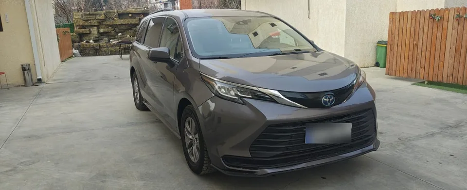 Toyota Sienna 2022 — миниатюра 3