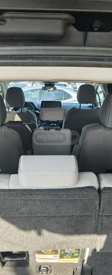 Toyota Sienna 2022 — миниатюра 5