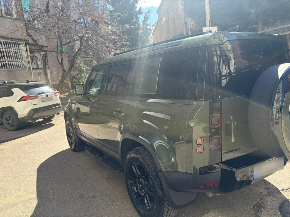 Land Rover Defender 110 2025 — миниатюра 3