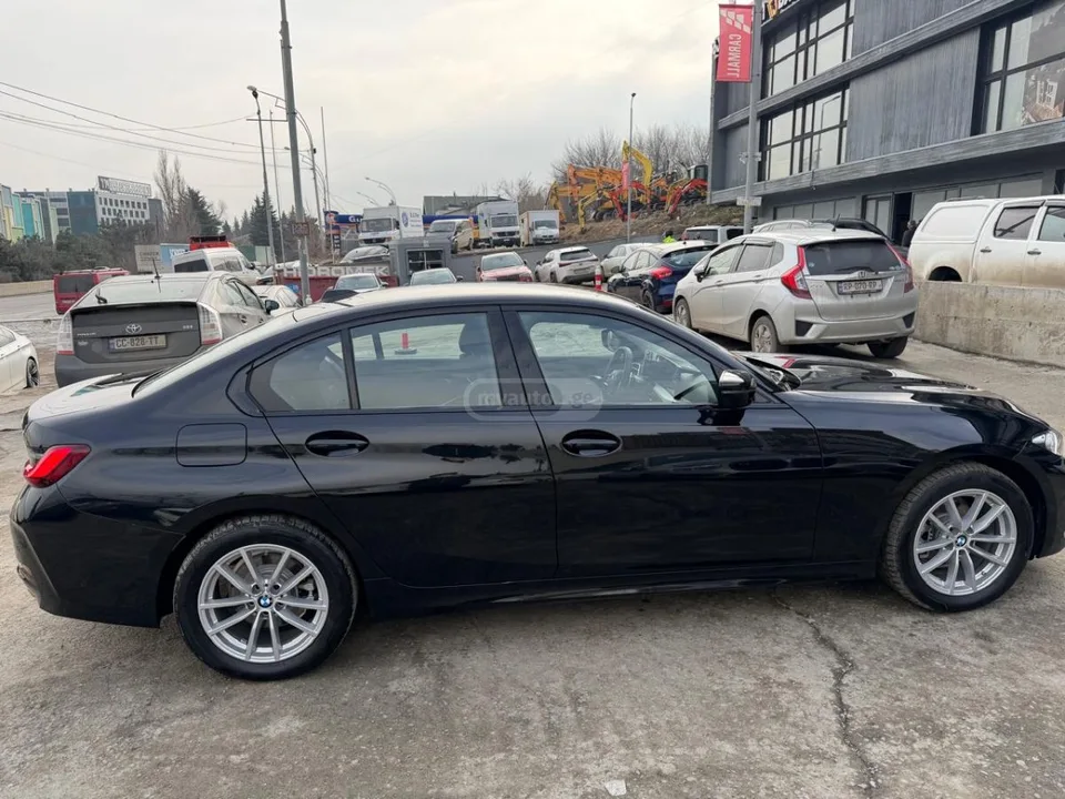 BMW 318 2024 — миниатюра 2