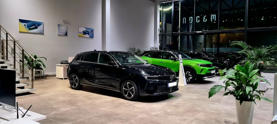 Opel Astra 2023 — фото 1, купить с доставкой в Москву