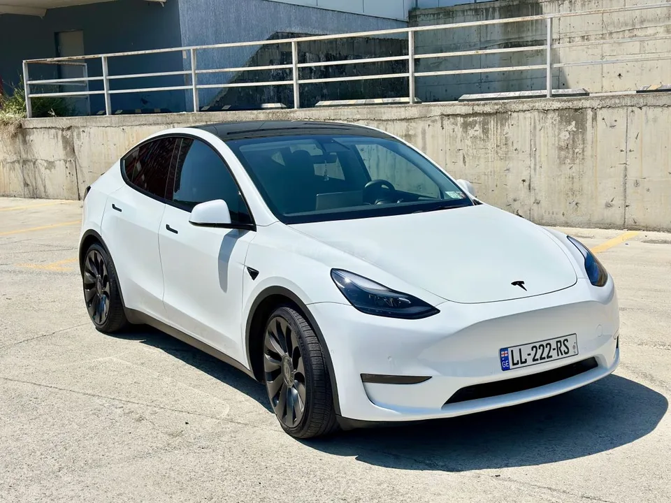 Tesla Model Y 2022 — миниатюра 5