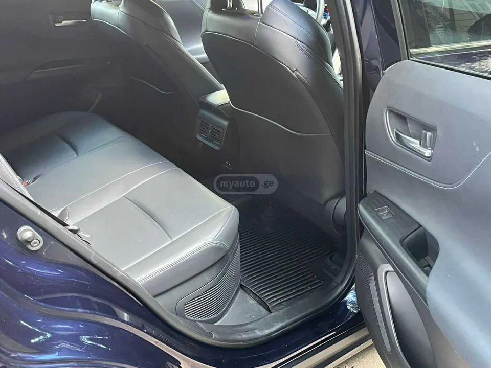 Toyota Venza Nightshade 4dr All-Wheel Drive 2023 — миниатюра 4