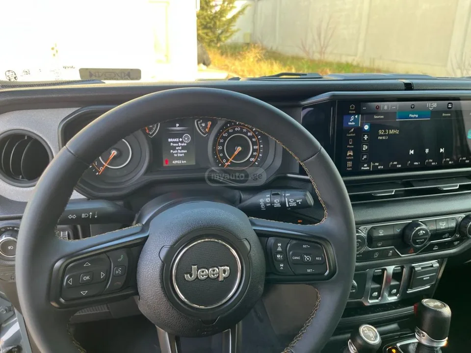 Jeep Wrangler Sport 2023 — миниатюра 3