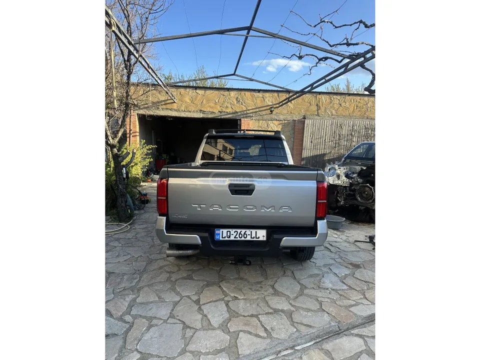 Toyota Tacoma Sr5 2024 — миниатюра 3