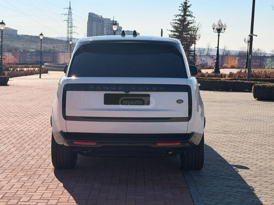 Land Rover Range Rover P400 SE 4dr All-Wheel Drive Au 2023 — миниатюра 3