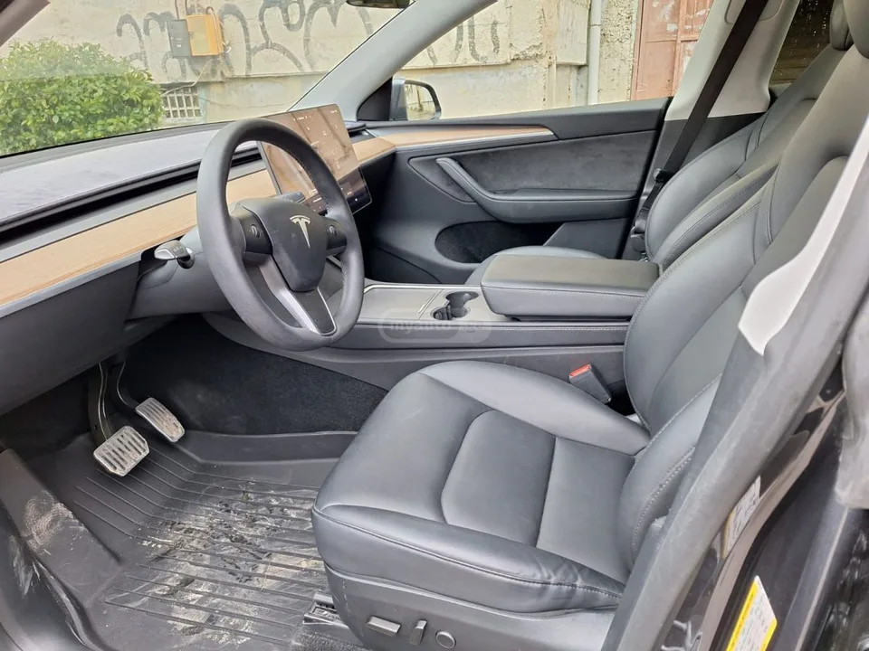 Tesla Model Y 2024 — миниатюра 5