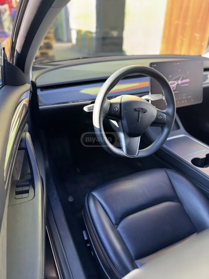 Tesla Model 3 2023 — миниатюра 2