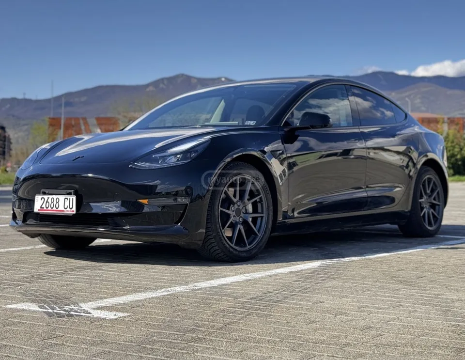 Tesla Model 3 2023 — фото 1, купить с доставкой в Москву