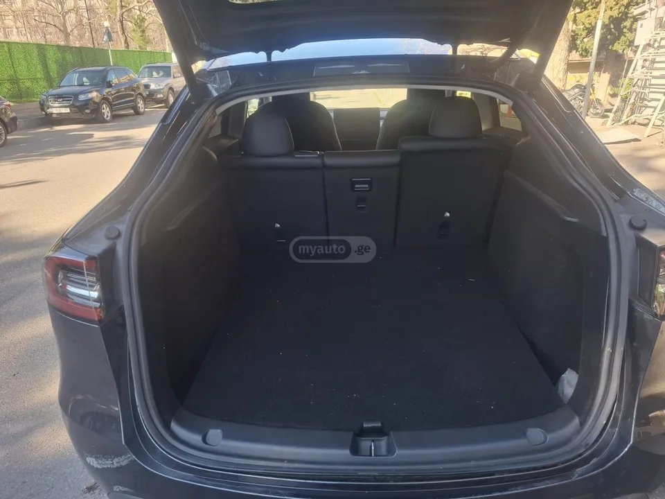 Tesla Model Y 2025 — миниатюра 2