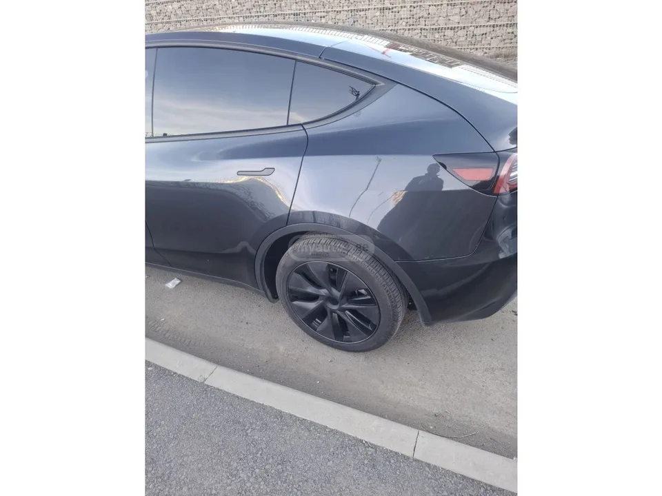 Tesla Model Y 2025 — миниатюра 3