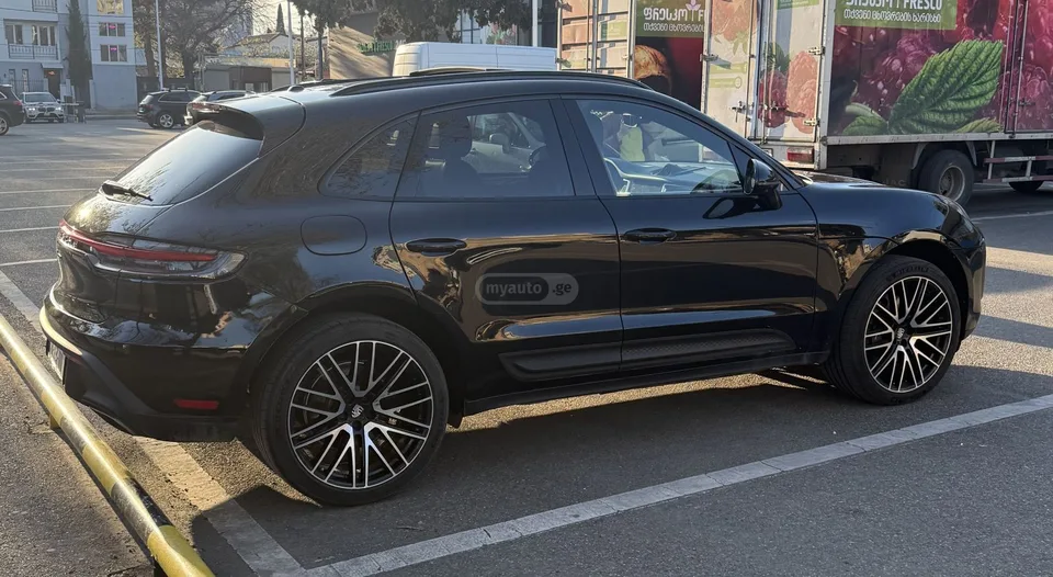 Porsche Macan 2022 — миниатюра 4