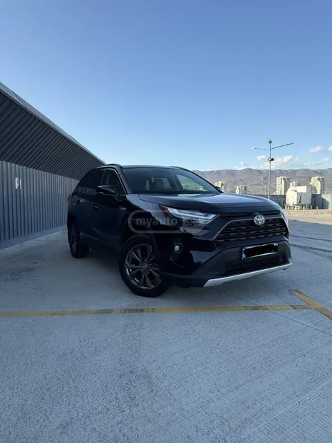 Toyota RAV 4 2024 купить в Москве