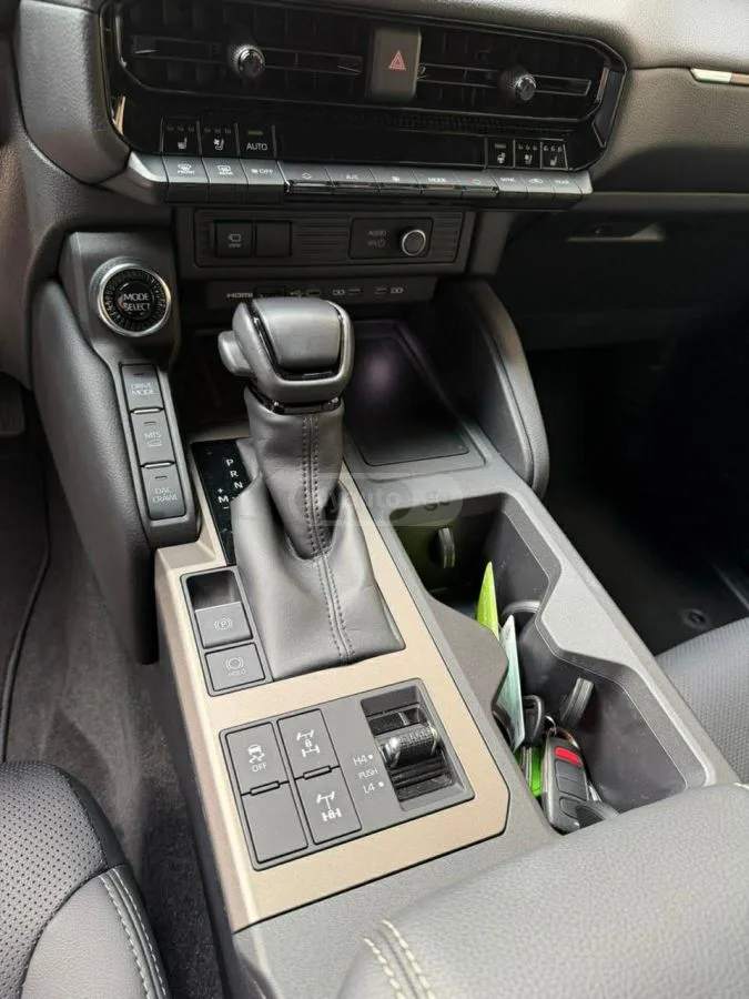 Toyota Land Cruiser Prado 2024 — миниатюра 4