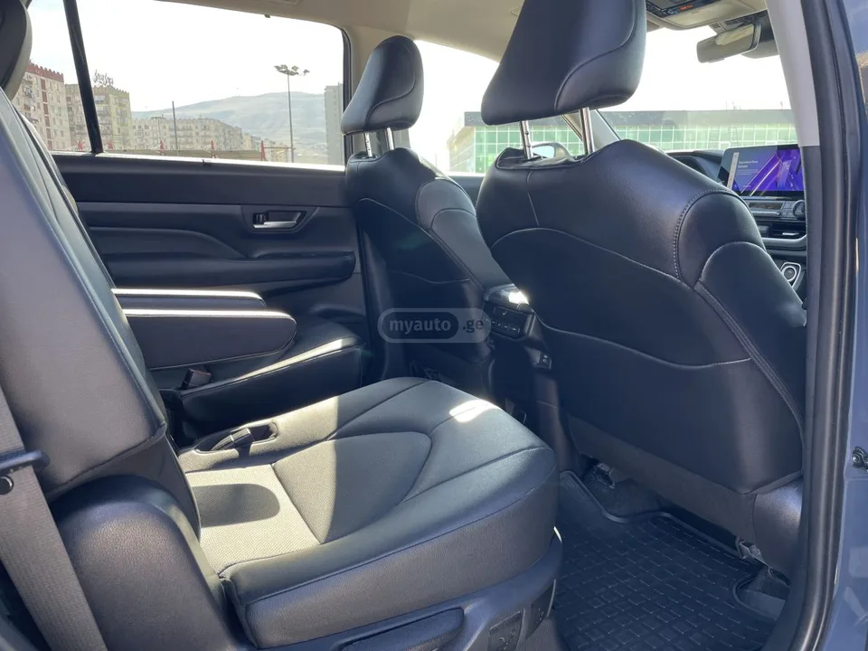 Toyota Grand Highlander 2024 — миниатюра 4