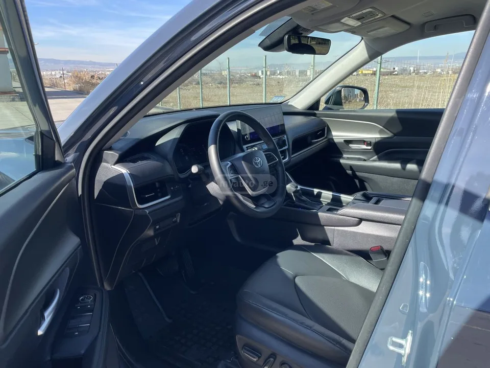 Toyota Grand Highlander 2024 — миниатюра 5