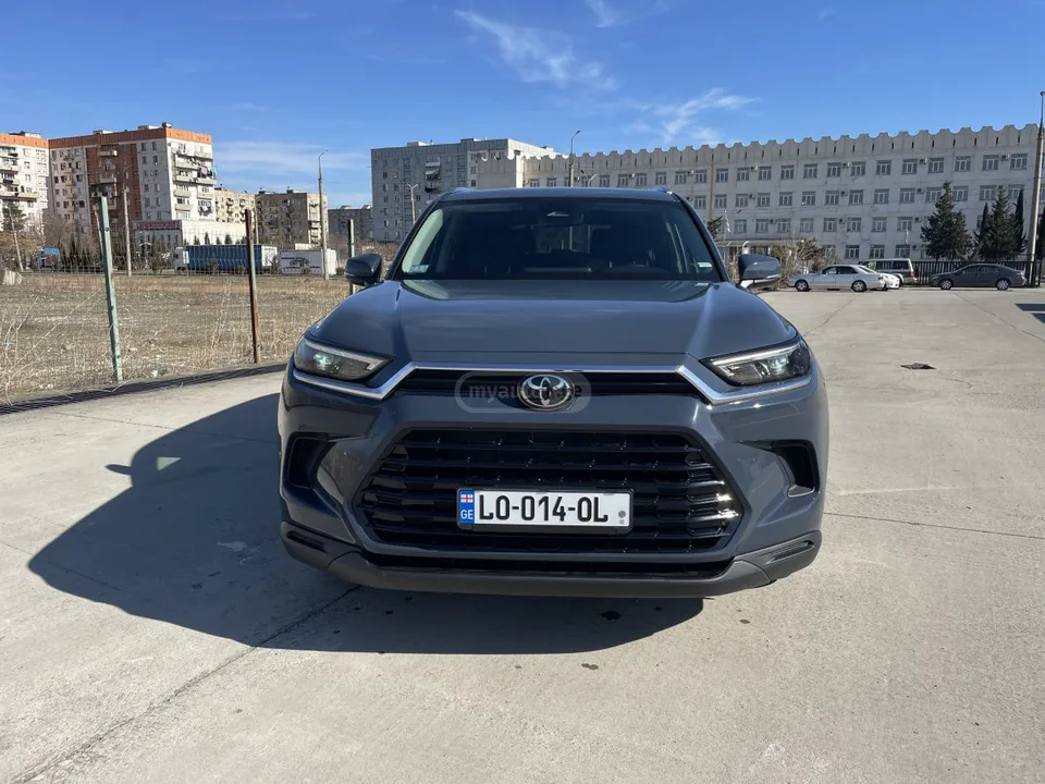 Toyota Grand Highlander 2024 — фото 1, купить с доставкой в Москву
